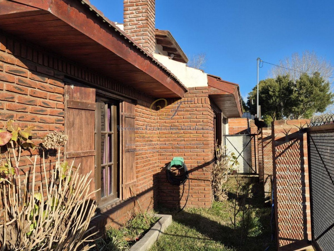 VENTA CASA MAR DE AJO 5 AMB. mas Depto Independiente a 7 Cuadras del Mar